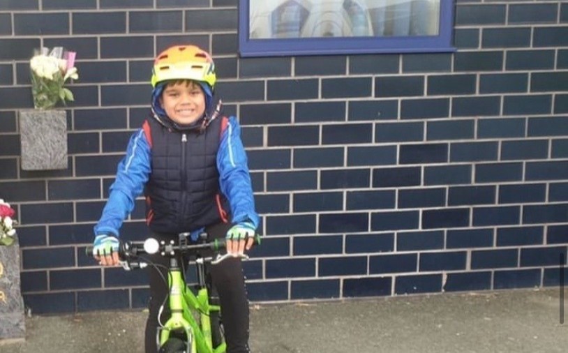 Literacy_Trust's tweet photo. Having raised an incredible Β£2,000 in our #FitforLit challenge earlier this year, 8-year-old Milan has been nominated by @GreaterSport as a Greater Manchester 2020 digital Sports Hero! Very well deserved - congratulations Milan! https://t.co/cfyzrGoKgC https://t.co/TmU7TY9ndw
