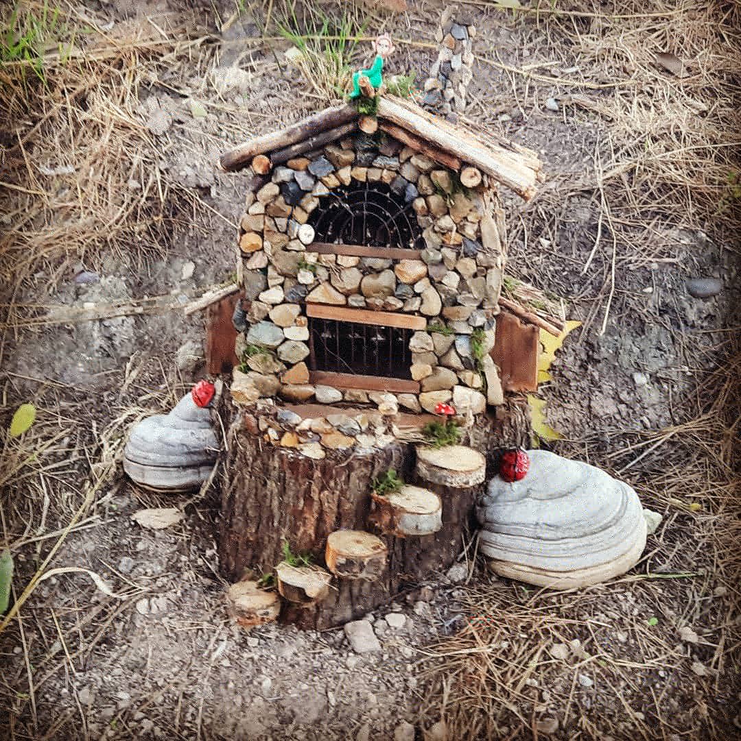 ViajarporAragon's tweet photo. BUROSQUE ENCANTADO, BURETA
El colectivo juvenil "#bureteandoando" han hecho de este lugar de #Bureta un lugar mágico especialmente para los más peques. Decenas de casitas en miniatura con sus gnomos, hadas y demás seres mitológicos, un lugar perfecto para el turismo en familia! https://t.co/2wU99DIf3x