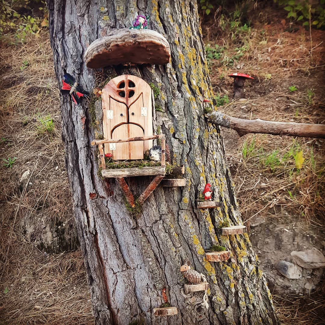 ViajarporAragon's tweet photo. BUROSQUE ENCANTADO, BURETA
El colectivo juvenil "#bureteandoando" han hecho de este lugar de #Bureta un lugar mágico especialmente para los más peques. Decenas de casitas en miniatura con sus gnomos, hadas y demás seres mitológicos, un lugar perfecto para el turismo en familia! https://t.co/2wU99DIf3x