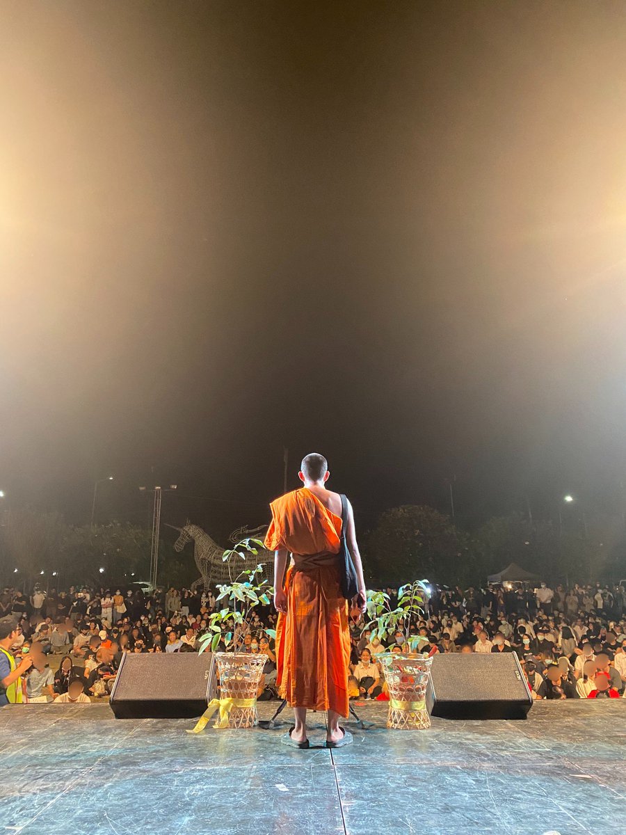 commonpeoplex's tweet image. เราว่าวันนี้เป็นการยกระดับม็อบของต่างจังหวัดจริงๆ ประเด็นที่พูดหลากหลายมาก ย้ำให้เห็นว่าพื้นที่ตรงนี้เปิดให้คนทุกกลุ่ม ทั้งผู้พิการ, sex worker, feminist, พระ, นศแพทย์, แรงงาน, และคุณแม่ที่ออกมาเรียกร้องให้ยกเลิกเกณฑ์ทหาร #เผด็จการจงพินาศประชาราษฎร์จงเจริญ #ม็อบ23พฤศจิกา