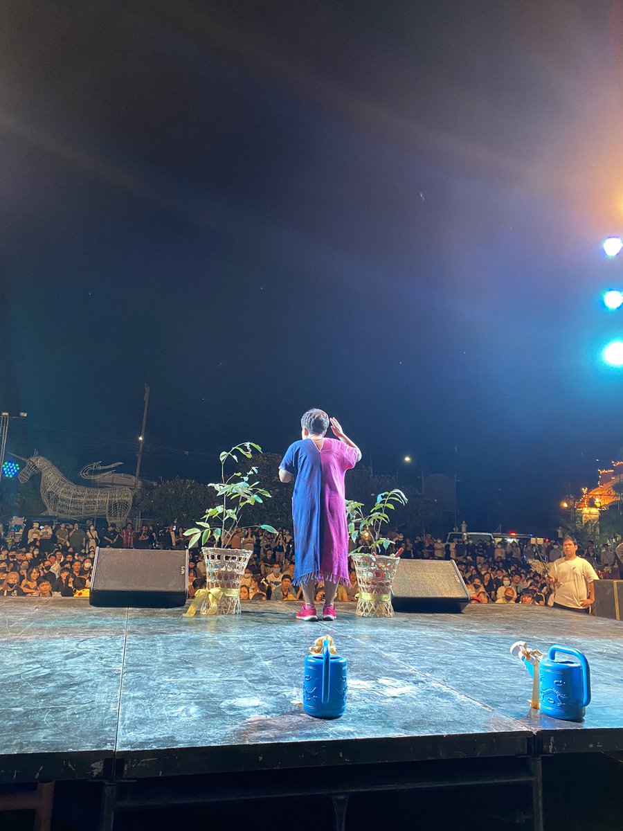 commonpeoplex's tweet image. เราว่าวันนี้เป็นการยกระดับม็อบของต่างจังหวัดจริงๆ ประเด็นที่พูดหลากหลายมาก ย้ำให้เห็นว่าพื้นที่ตรงนี้เปิดให้คนทุกกลุ่ม ทั้งผู้พิการ, sex worker, feminist, พระ, นศแพทย์, แรงงาน, และคุณแม่ที่ออกมาเรียกร้องให้ยกเลิกเกณฑ์ทหาร #เผด็จการจงพินาศประชาราษฎร์จงเจริญ #ม็อบ23พฤศจิกา