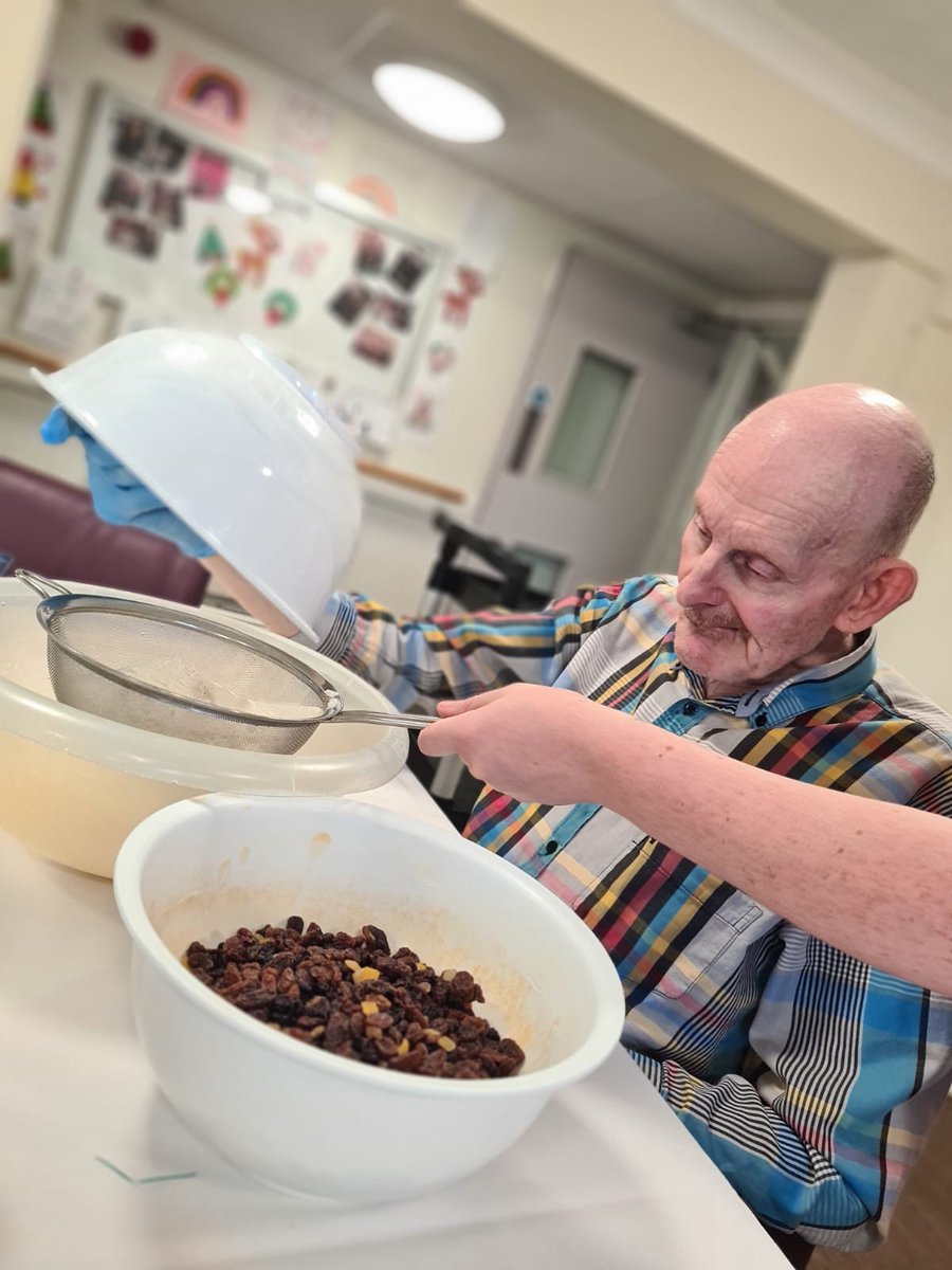 TolsonGrangeAH's tweet photo. Christmas cake making  #competition #christmascakechampions #3yearsrunning #brandy #christmasspirit #cake #festivefun #baking #bakeoff #teamspirit #TolsonGrange https://t.co/JLB4h5libg