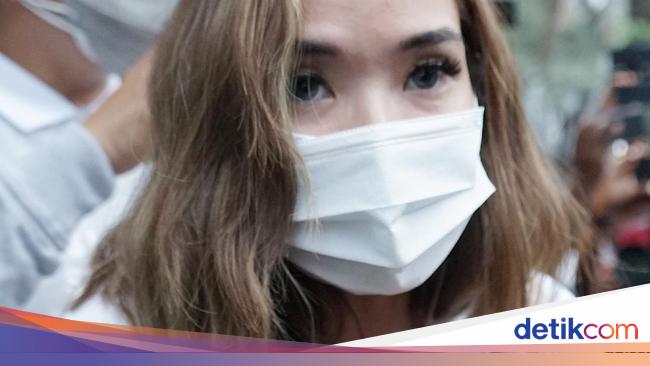 tapair1's tweet photo. Massa Desak Polisi Usut Kasus Video Intim Mirip Artis https://t.co/oFhzbUOqrh https://t.co/6MsFqAh7zr
