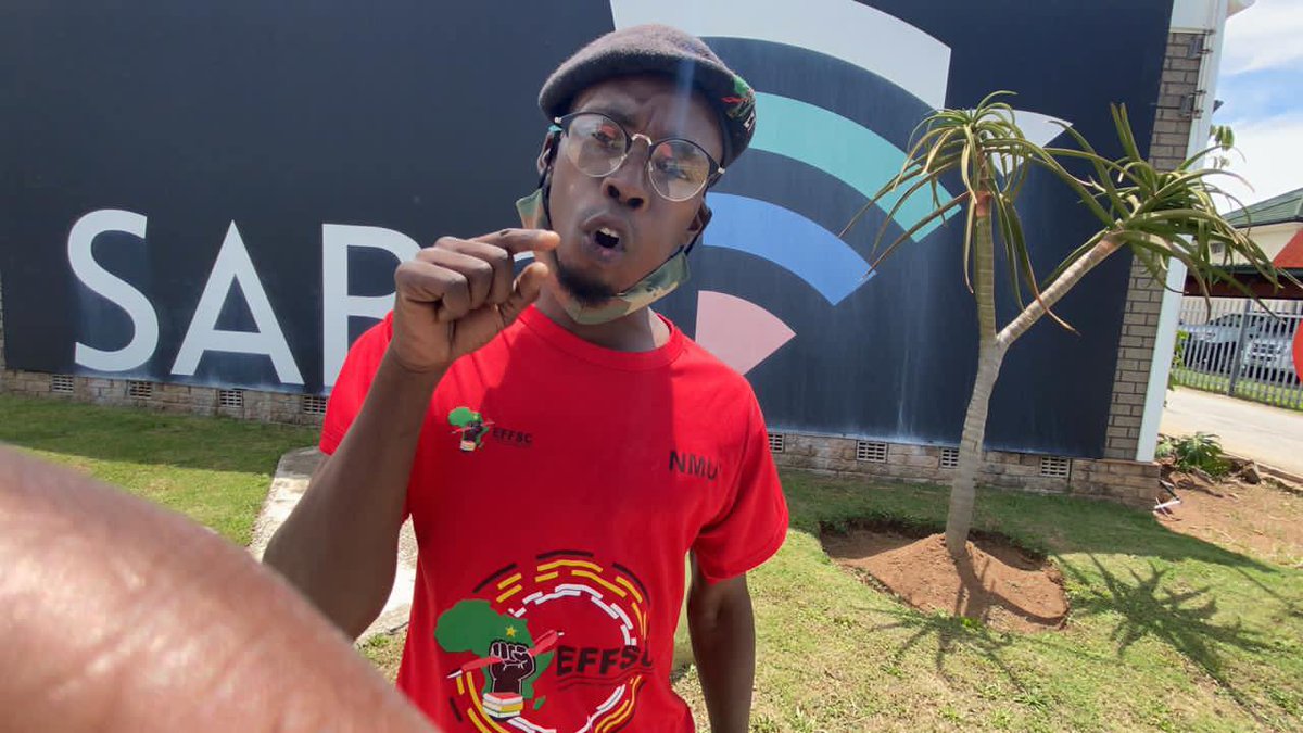EFFNMR's tweet photo. @EFFNMR @EFFSouthAfrica joined the workers of @SABCnews_ @SABCNews @UWFM88_106FM at the Port Elizabeth Offices https://t.co/I5nDNkAtpe