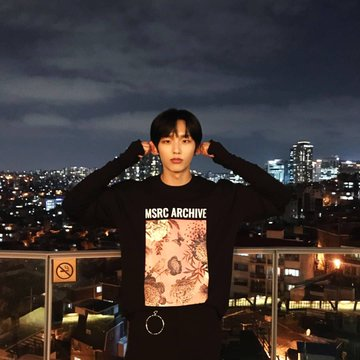 BIG5_Spain's tweet photo. [INSTA] 21.11.20 Gunmin
❇
Mis orejas están congeladas
Mis manos también

#TodoDeRepente #HaceFrío 

Vía: big_gunmin
Trad: Cris B.I.G Spain
Coged con créditos https://t.co/SfTBM0Vozh