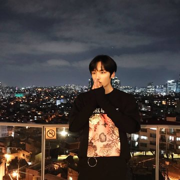 BIG5_Spain's tweet photo. [INSTA] 21.11.20 Gunmin
❇
Mis orejas están congeladas
Mis manos también

#TodoDeRepente #HaceFrío 

Vía: big_gunmin
Trad: Cris B.I.G Spain
Coged con créditos https://t.co/SfTBM0Vozh