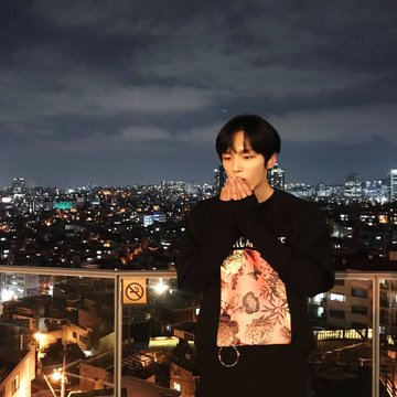 BIG5_Spain's tweet photo. [INSTA] 21.11.20 Gunmin
❇
Mis orejas están congeladas
Mis manos también

#TodoDeRepente #HaceFrío 

Vía: big_gunmin
Trad: Cris B.I.G Spain
Coged con créditos https://t.co/SfTBM0Vozh