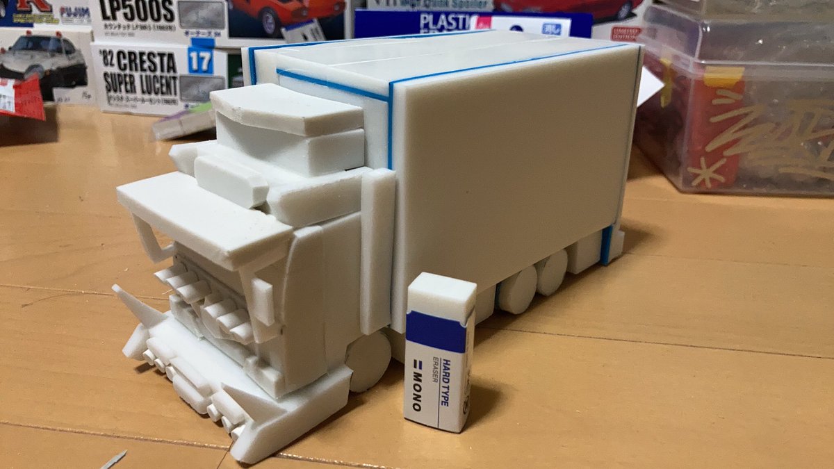 kota_S13_'s tweet photo. 明日テストなので消しゴムでデコトラ作りました。 https://t.co/qFDqBaZ5Cr