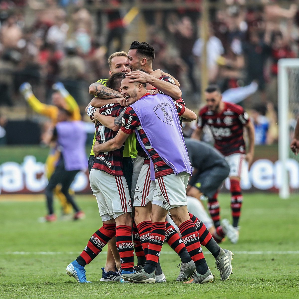 PabloMV5's tweet photo. 23.11.2019 ❤️🖤🏆 

Dia INESQUECÍVEL que ficará eternamente em meu coração. 

Día INOLVIDABLE que estará siempre en mi corazón. 

UNFORGETTABLE day that will forever remain in my heart.

@Flamengo @Libertadores @LibertadoresBR https://t.co/GIYYkY8avU