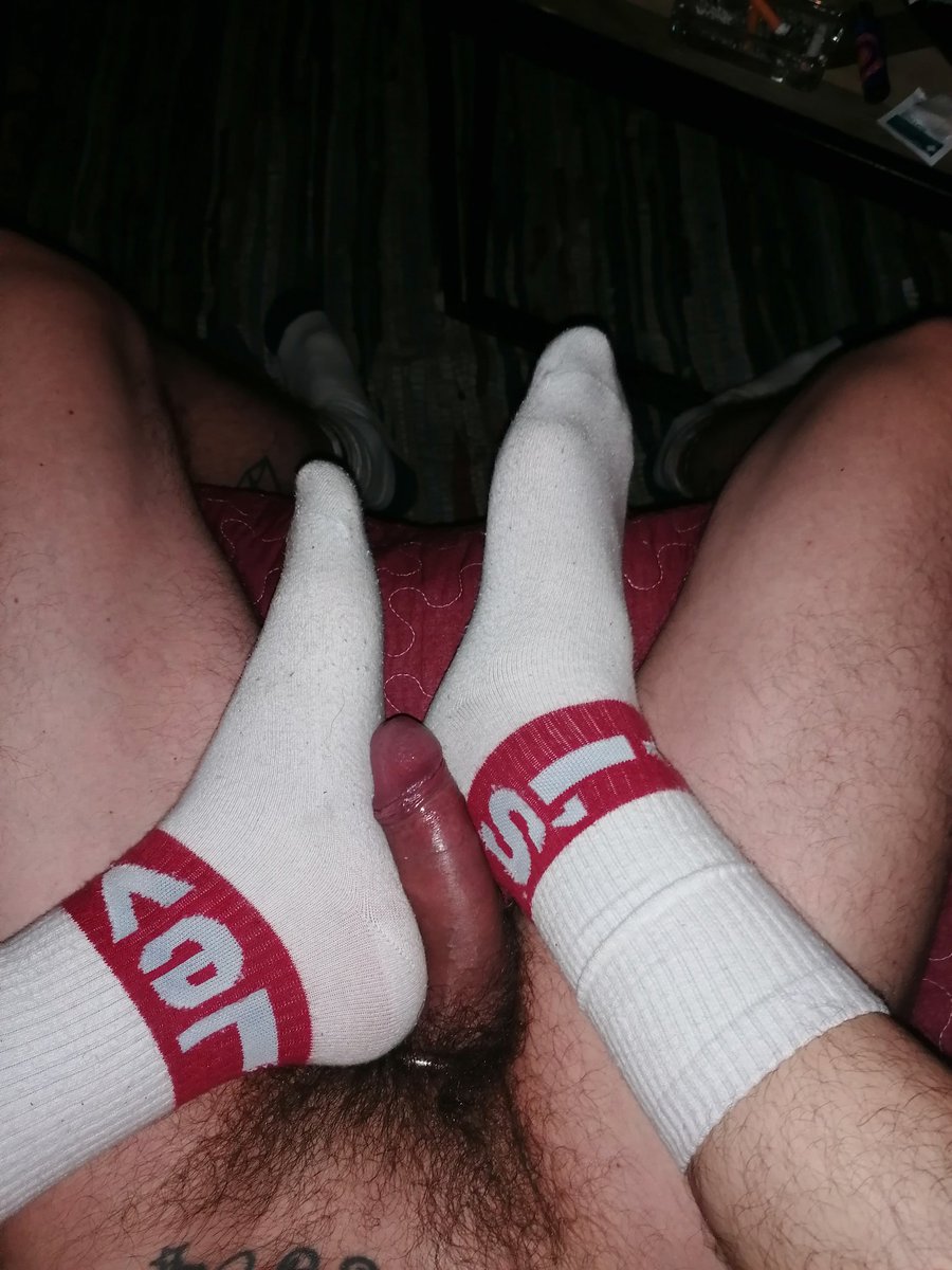 kiffsnifflick's tweet photo. Kiff entre poto #gay #cho7 #sneakersstyle #sneakers #gayparis #smellyfeetfetish #socks #smelly #whitesocks #kiffeur #kiffeurgay #fetish #malefeet #feet #dick https://t.co/3TLgsIEg1h