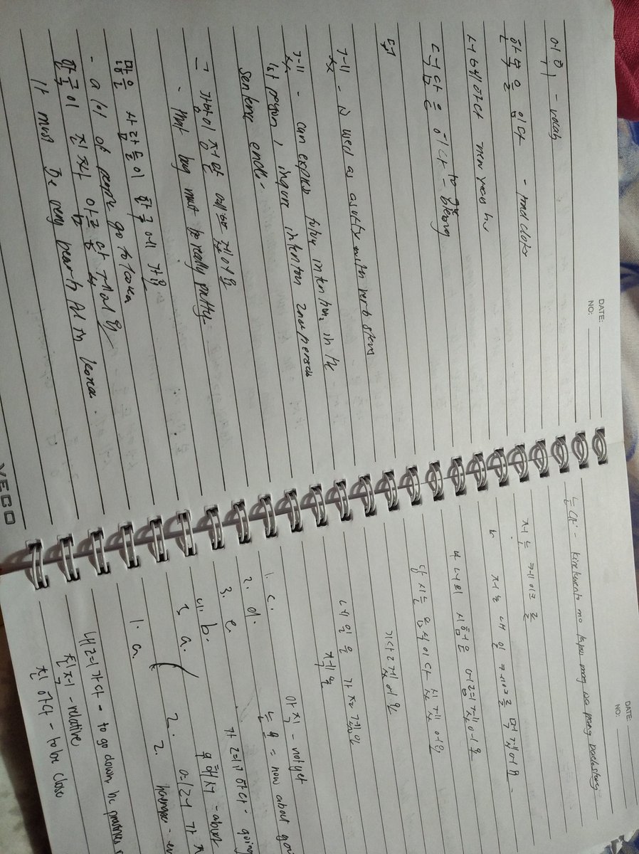 How I Learned Korean + Tips in Learning: A Thread Hello! As I've noticed many also want to learn Korean, I have gathered resources that I used in learning plus my methods of studying! Hope this helps *no aesthetic notes w cute highlighters srry my notes r a mess +