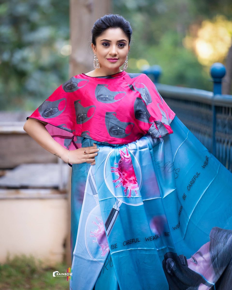 mymoviebazaarka's tweet photo. Costume designer @LaxmiKrishna14 exclusively designed a special saree to promote to wear mask👌👌 👌💖😘💖 @Karunya_oficial

Follow @n_chitraranga

#nammachitraranga #karunya #costumedesigner https://t.co/PvAfoB30sd