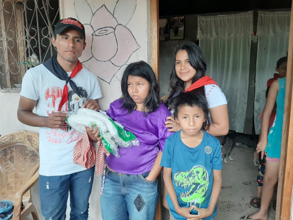 renaldyLG's tweet photo. Jóvenes Promotores Solidarios del Departamento de Matagalpa realizan visita y entrega de obsequios enviados por el Comandante Daniel en la Comunidad del Carmen, peñas Blanca, La Dalia.
#FelicesDeCompartir ✌🏻♥️🖤 @PromSolidaria  @JPSM19J https://t.co/fpjM2kB64w