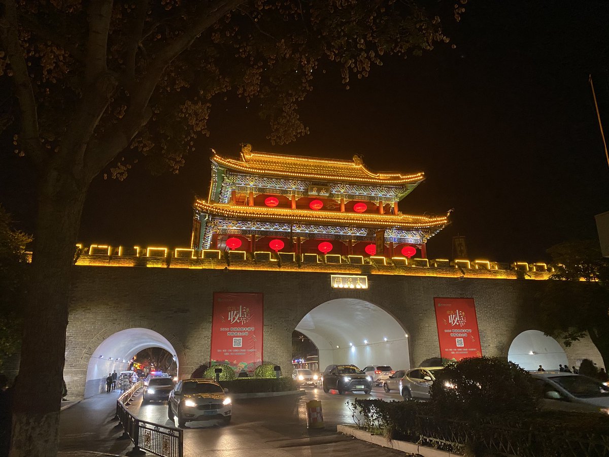 DMandarin2018's tweet photo. #Dailymandarin #OralChinese
🇨🇳 听说她出车祸了，我们去医院看看她吧！👤
Tīngshuō tā chū chēhuò le, wǒmen qù yīyuàn kànkàn tā ba！🚐

🇬🇧 I heard that she had a car accident, let's go to the hospital to see her.🏩
#LearnChinese #DailyLife https://t.co/EDbRN4DWKu