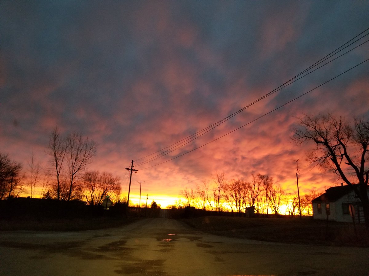 JBaumchen's tweet photo. Morning commute. Even when things don't seem to be going well, look for a positive. https://t.co/y8nY1knXzU