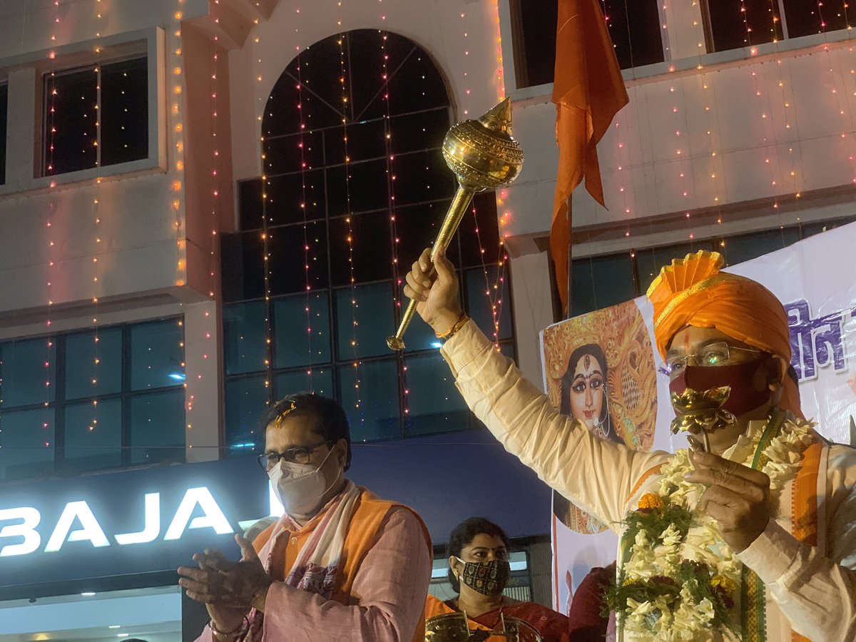 DilipGhoshBJP's tweet photo. Among the devotees gathered at the Jagadhatri Pujo premises at Medinipur organised by “Hindu Yuva Bahini”. https://t.co/FsduEQBIQu