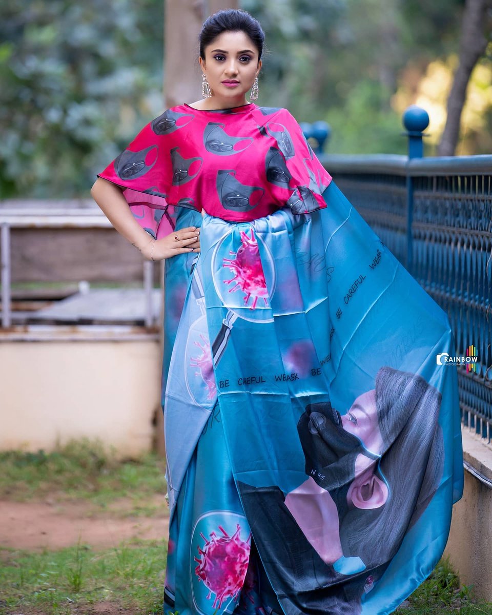 mymoviebazaarka's tweet photo. Costume designer @LaxmiKrishna14 exclusively designed a special saree to promote to wear mask👌👌 👌💖😘💖 @Karunya_oficial

Follow @n_chitraranga

#nammachitraranga #karunya #costumedesigner https://t.co/PvAfoB30sd