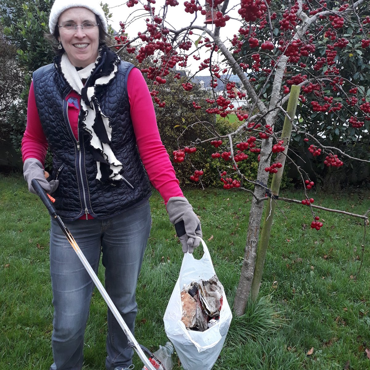 SETUCWGreenCamp's tweet photo. Supporting @ITCGreenCampus Remote Litter Pick – a great way to get some fresh air and make the place cleaner!  #2minutestreetclean @nationalspringclean
Supporting Carlow County Council Waste Awareness Week. @carlow_county_council https://t.co/STjr4I7nPa