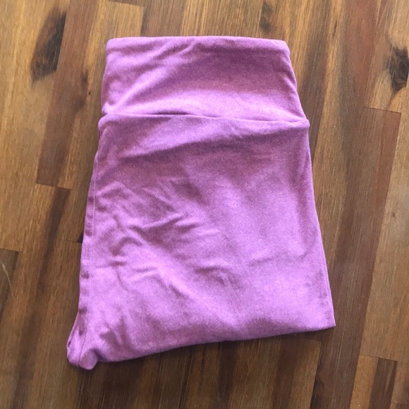 So good I had to share! Check out all the items I'm loving on <a href="/Poshmarkapp/">Poshmark</a> #poshmark #fashion #style #shopmycloset #lularoe: posh.mk/evsR6USpEbb