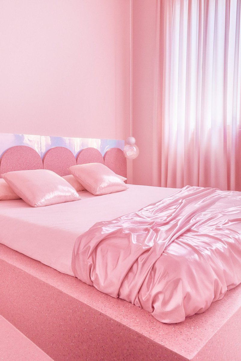 Look at this perfect pink home in Madrid 🥰