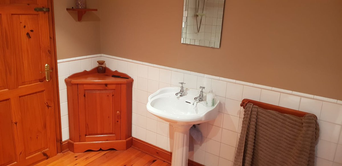 NichollsLtd's tweet photo. Some pictures of our most recent bathroom works courtesy of a happy customer who sent us the before and after shots https://t.co/OCCIL1bUNH