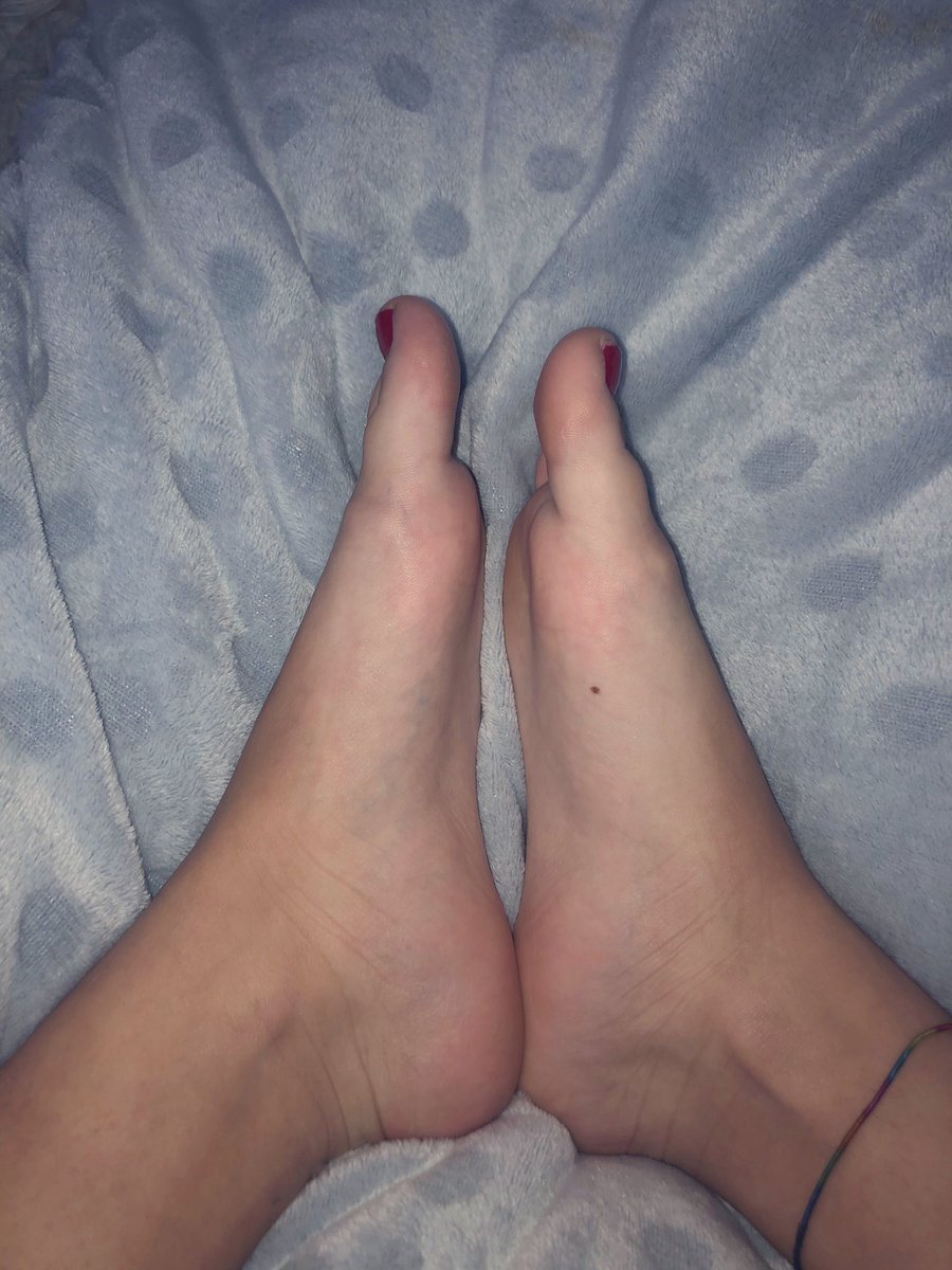 If you want by pictures of my foots send me a MD 💋❤️✨👣
#foots #feet #buy #picks #footpictures #pies
