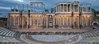 evacg9's tweet photo. El teatro de Mérida es una joya de la arquitectura romana en España. 
#mipaisaje #DCSUVA https://t.co/GRuswIBlRd