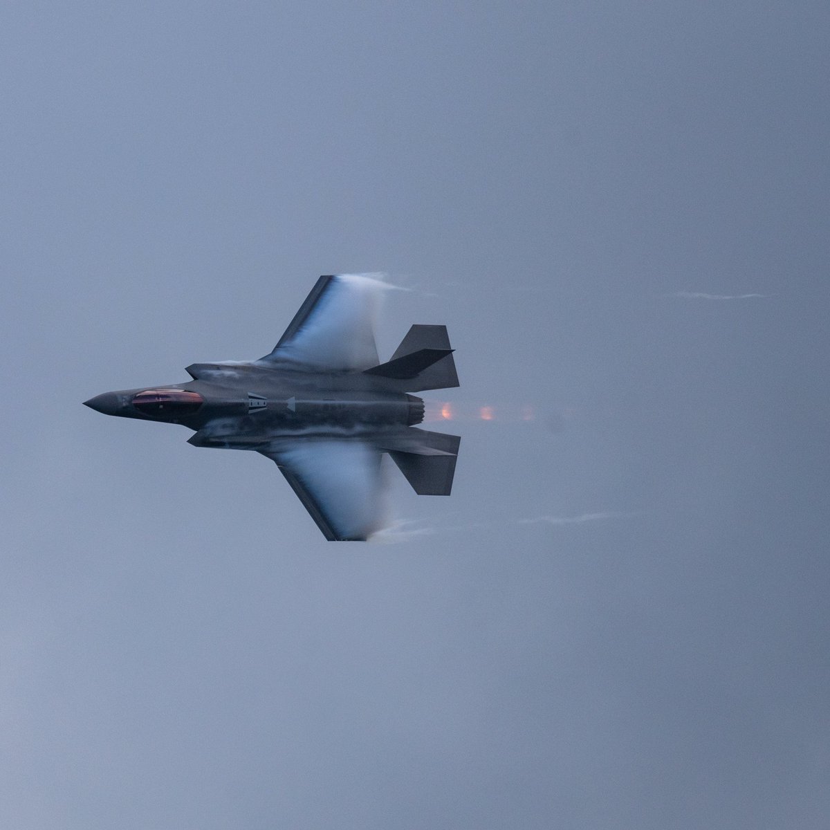F35demoteam's tweet photo. The @fortlauderdaleairshow was one for our history books 🤯🤯!

We've got one more show left this season, next stop: Lakeland, Florida!

Let's ends the season in style 🤙⚡⚡.

📸: #F35DemoTeam
#FortLauderdaleAirShow https://t.co/WeUSO0KVFn