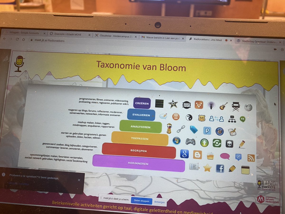 MHeijster's tweet photo. En werkelijk alles komt terug in het maken van een podcast met je klas: bv. Digitale geletterdheid, creëren, mondelinge vaardigheid... #ooada #move #podcast https://t.co/k0LBUPoAIb