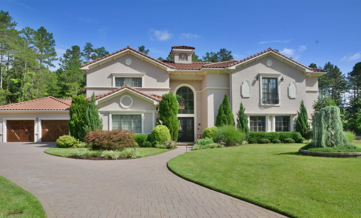 BuildBoldNC's tweet photo. Check out Bold Construction's Charming Maida Vale Custom Home! This marvelous Mediterranean Style home features a central courtyard with a custom pool and outdoor bar!

See more photos of this home and others like it by clicking the link below.
https://t.co/pudK7OnHVw https://t.co/SaMD5IvpPA