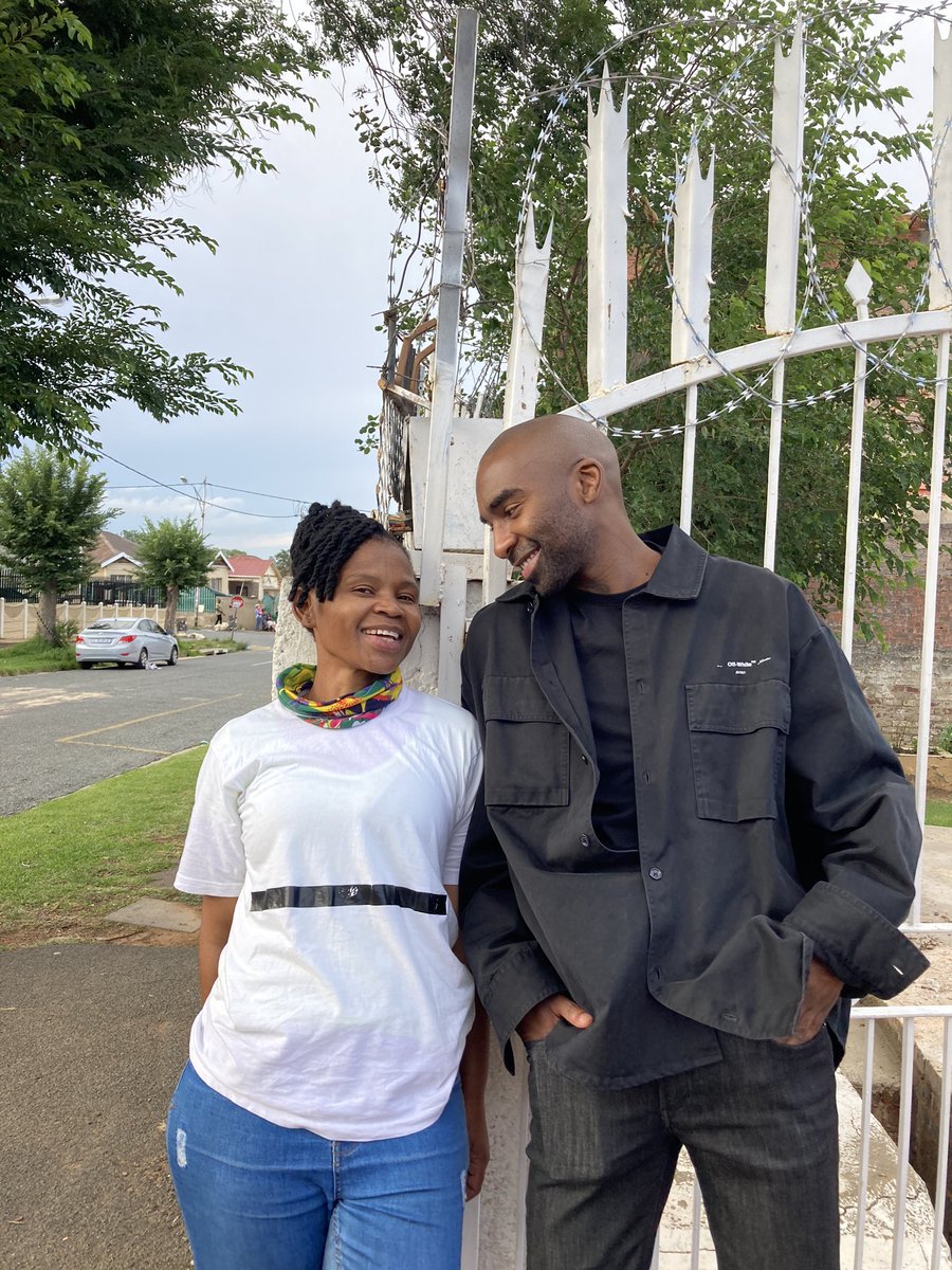 buqaqawulii's tweet photo. So Riky came to pick up art today and it ended up being quite the occasion 🤍 This was cute https://t.co/Gp7UNRBrBo
