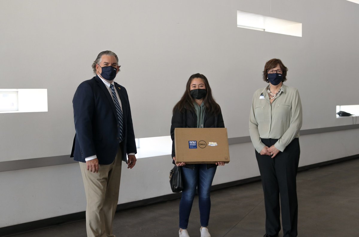NAU_CIO's tweet photo. We partnered with Student Affairs @NAUVPSA to do a laptop giveaway for students who have been actively using the COVID-Watch app and NAU HealthCheck.💻During this global pandemic, it is important to champion those who make an effort to keep our Lumberjack community safe. #oneNAU https://t.co/2pSjgGrT3U