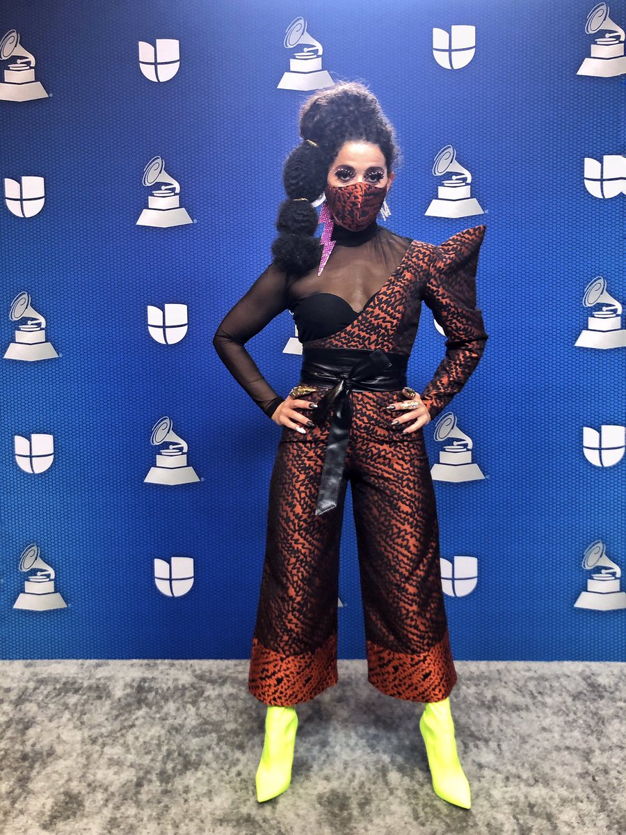 MusaraniaMusic's tweet photo. Una explosión mágica con la dura #SofiaMaldonado en los @LatinGRAMMYs!!! The universe conspires. One life.
.
Couture by #ChristianBernard
H&amp;M by #LuigiChamorro 
#SofiaMaldonado couture by @DavidAntonioPR 
#latingrammys #musaraniamusic #despojo https://t.co/38unsNpL7I