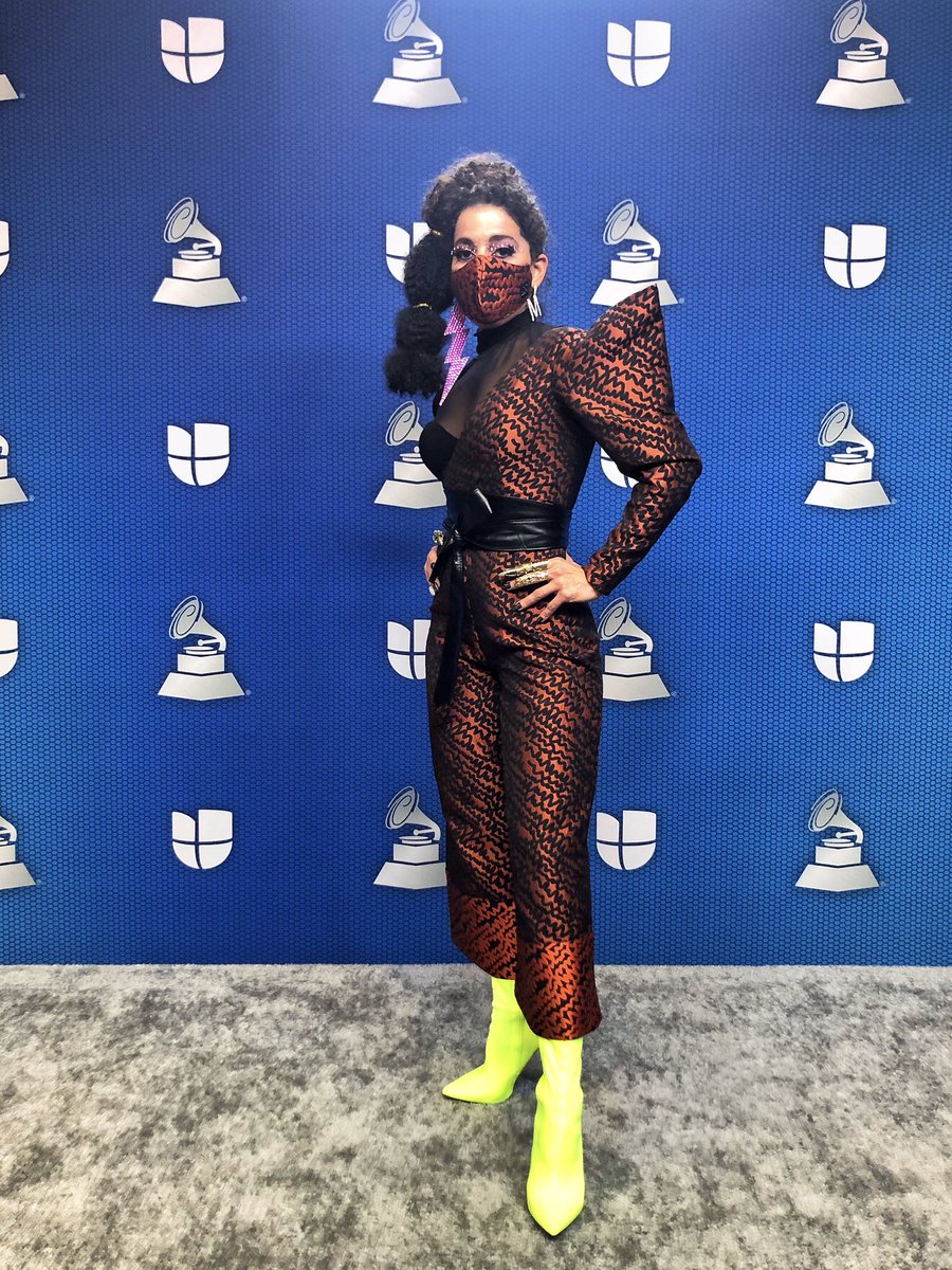 MusaraniaMusic's tweet photo. Una explosión mágica con la dura #SofiaMaldonado en los @LatinGRAMMYs!!! The universe conspires. One life.
.
Couture by #ChristianBernard
H&amp;M by #LuigiChamorro 
#SofiaMaldonado couture by @DavidAntonioPR 
#latingrammys #musaraniamusic #despojo https://t.co/38unsNpL7I