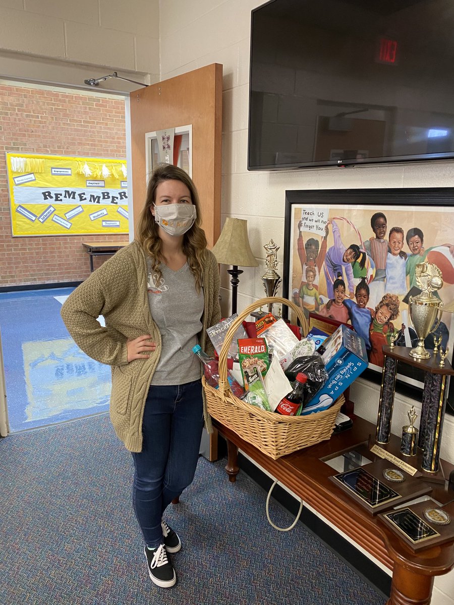 ARES_HCS's tweet photo. ⁦@ARES_HCS⁩ self-care is at the top of our list. Congratulations Mrs. Allen on winning the self-care challenge. You are so deserving! Special shout to Mrs. Wright for leading the challenge. https://t.co/1crxz3cXvH