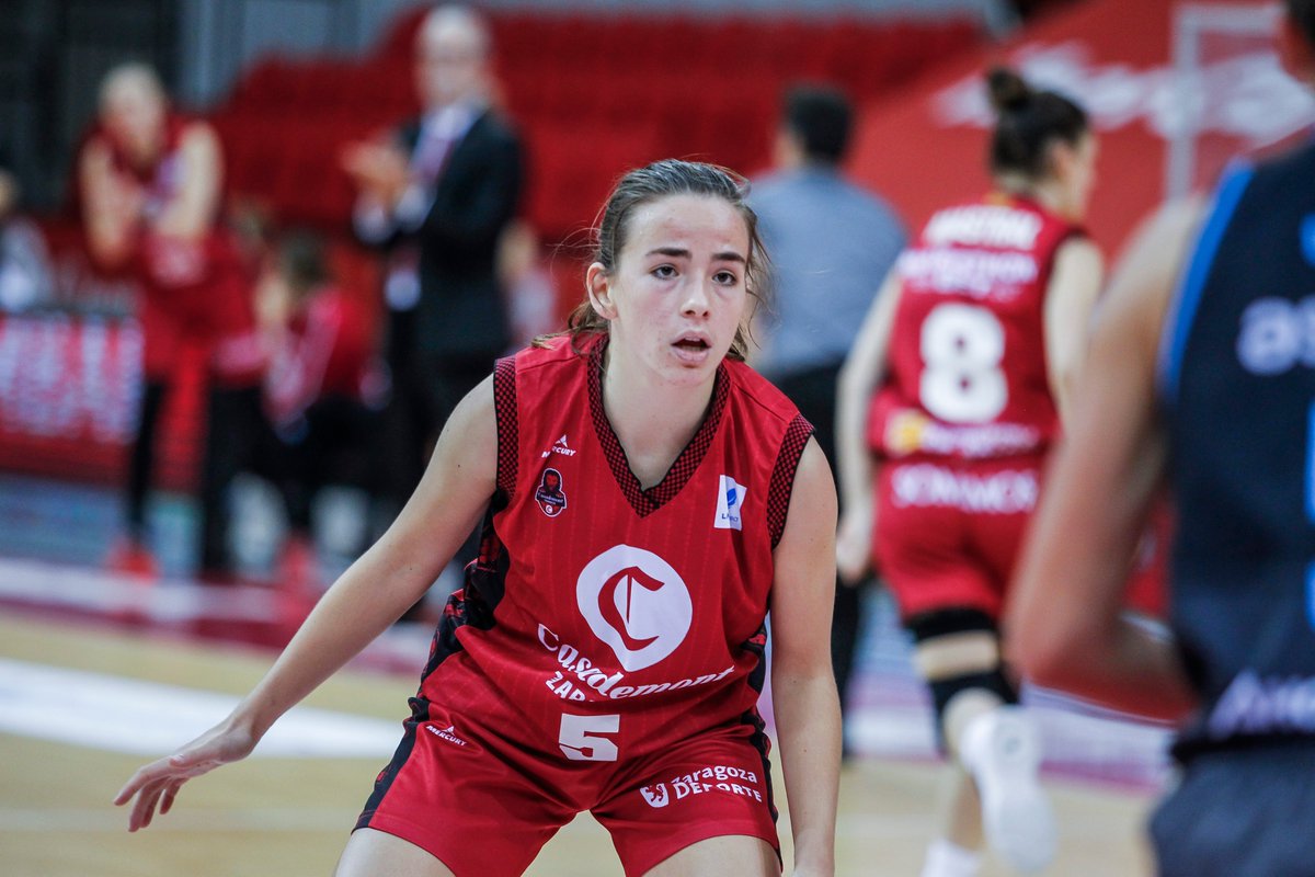 Fund_BZ's tweet photo. Marina Cenis y Alejandra Mastral se estrenaron ayer con el primer equipo de @CasademontZGZ 

Ambas, generación del 2003, anotaron un triple: el primero para ambas en la #LFEndesa y los primeros puntos en la elite para Ale

¡Enhorabuena y a seguir, chicas! | #MásUnidosQueNunca🦁 https://t.co/NsJQ3S8dgH