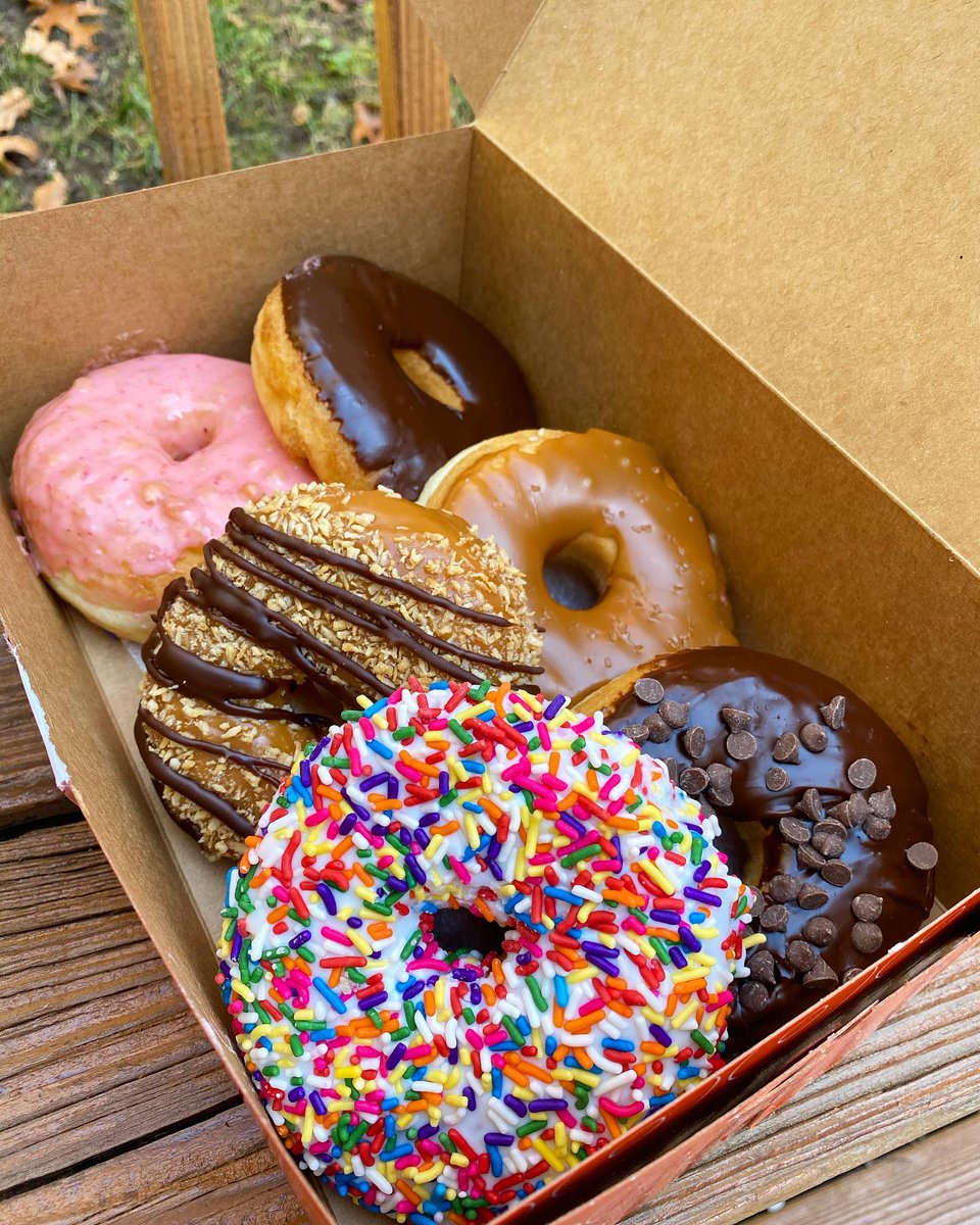 BeetsEats's tweet photo. #Donut feel bad about this pre-Thanksgiving warm up at all #2020Rules #thankful @sugarshackdonuts

📸 https://t.co/LVNqwBQt1m via https://t.co/WNzFcznIvb https://t.co/mhs8MAMK0b