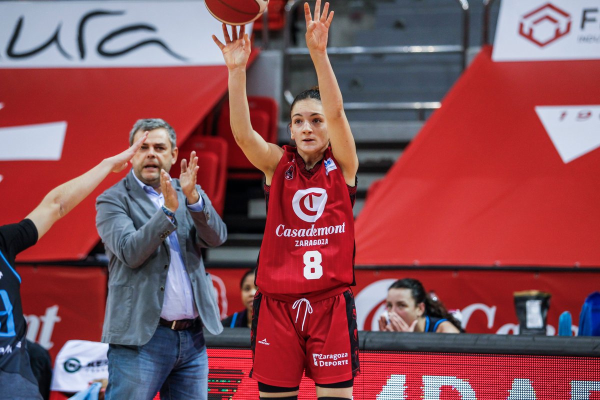 Fund_BZ's tweet photo. Marina Cenis y Alejandra Mastral se estrenaron ayer con el primer equipo de @CasademontZGZ 

Ambas, generación del 2003, anotaron un triple: el primero para ambas en la #LFEndesa y los primeros puntos en la elite para Ale

¡Enhorabuena y a seguir, chicas! | #MásUnidosQueNunca🦁 https://t.co/NsJQ3S8dgH