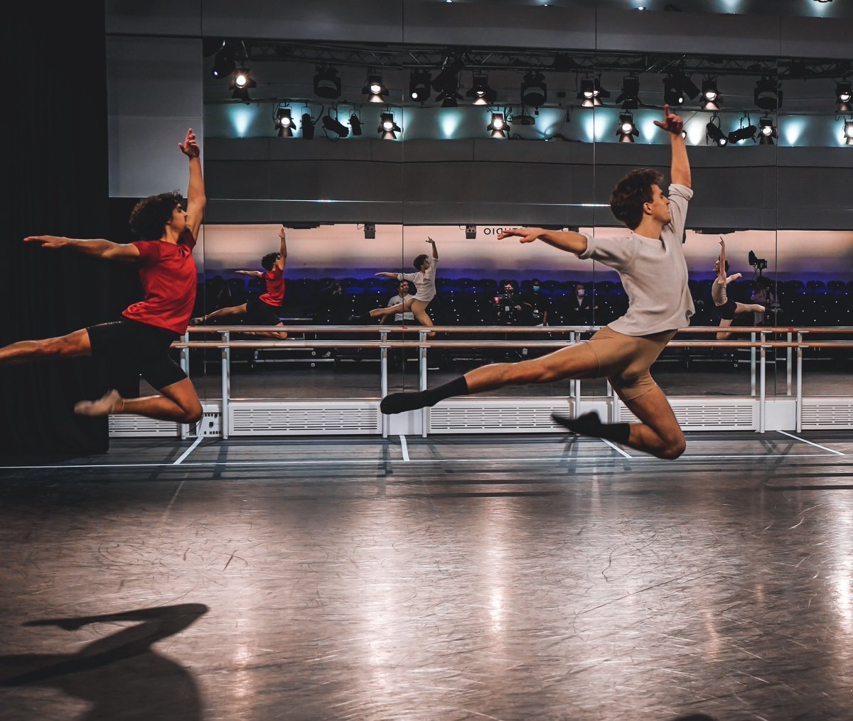 daniellejdp4's tweet photo. Some photos I took for #WorldBalletDay a few weeks ago🩰 https://t.co/opWQ09lJMG