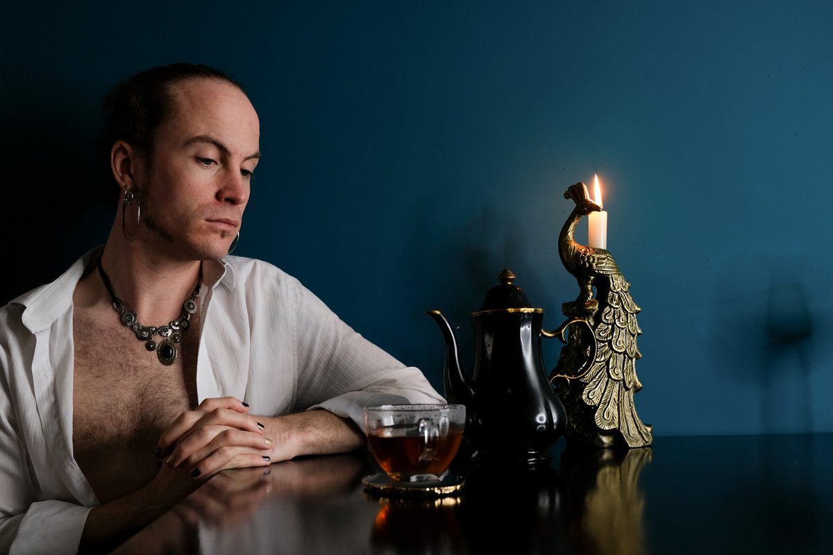 valenvain's tweet photo. Sometimes a chaotic day just needs a little tea
Taken & Edited by @sway_kate
#malemodel #nomakeup #tea #Photoshoot #feelingglamourous #artistic #peacock #embracethevain #altmodel #alternative https://t.co/QuwHjZs8nv