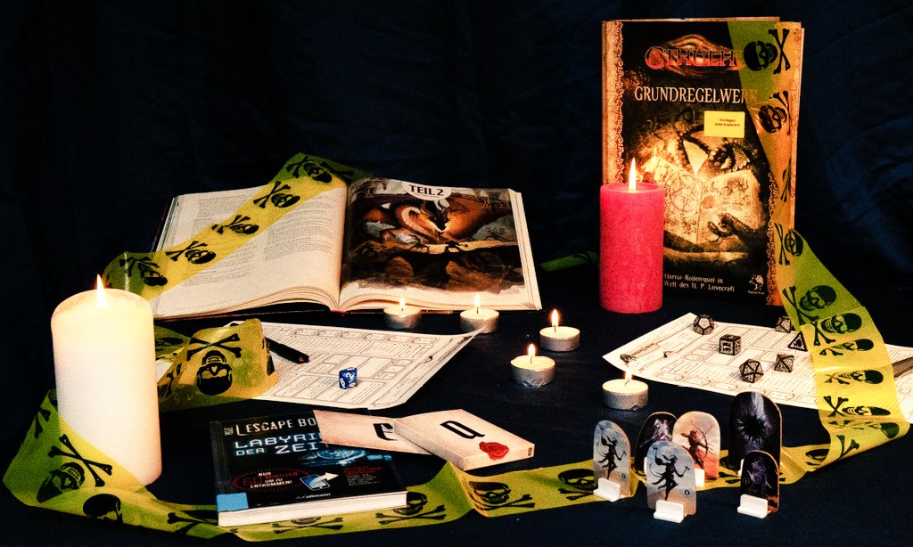 StaBiRosenheim's tweet photo. Pen-and-Paper-Rollenspiele - jetzt online möglich 🎲💻🕯️ Wer will seine Fantasie spielen lassen und die Rollenspiele kennenlernen?
#onlinespiel #Cthulhu #starswithoutnumbers #rosenheim #stadtbibliothek https://t.co/YfOXBsxBKU