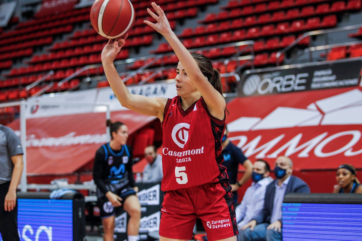 Fund_BZ's tweet photo. Marina Cenis y Alejandra Mastral se estrenaron ayer con el primer equipo de @CasademontZGZ 

Ambas, generación del 2003, anotaron un triple: el primero para ambas en la #LFEndesa y los primeros puntos en la elite para Ale

¡Enhorabuena y a seguir, chicas! | #MásUnidosQueNunca🦁 https://t.co/NsJQ3S8dgH