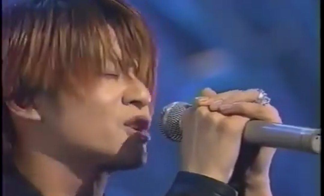 り この髪型のteruちん 個人的には爆イケなんだよなぁ 平野紫耀くんを見ると懐かしかっこよく見えるのはteruちんに似てるからなのかも あくまでも個人的見解です Glay Teru 90年代 1998年 キンプリ 平野紫耀 金髪 T Co K34acv8vbv