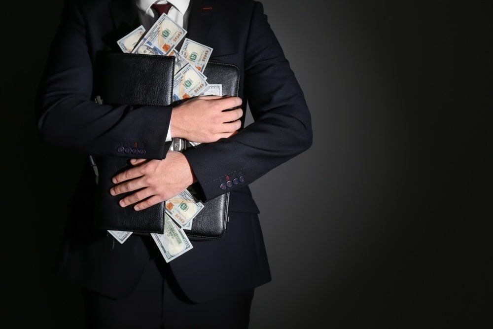 cci_compliance's tweet photo. The threat of employee misconduct has pushed corporate #risk to new heights. Behavox CEO Erkin Adylov discusses the serious reputational and monetary consequences to #finserv firms in the #WFH era https://t.co/8TfxpClKen https://t.co/B408rlzCsE