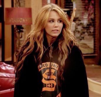 PopCulture2000s's tweet photo. happy birthday to the iconic miley cyrus https://t.co/yWBJk7MRV9