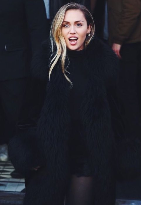 PopCulture2000s's tweet photo. happy birthday to the iconic miley cyrus https://t.co/yWBJk7MRV9