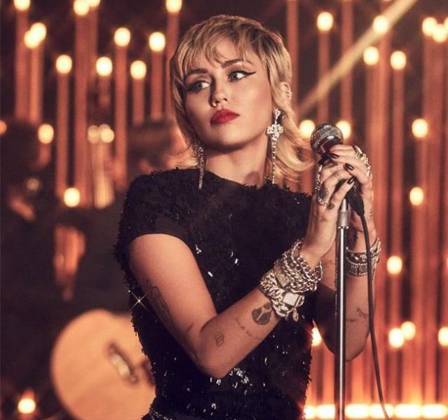 PopCulture2000s's tweet photo. happy birthday to the iconic miley cyrus https://t.co/yWBJk7MRV9