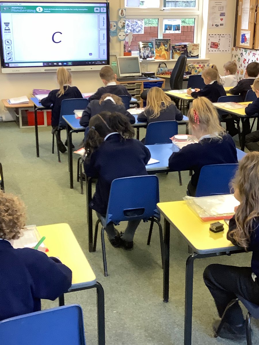 Laceyfields_Y1's tweet photo. The children worked hard today on their handwriting! @LaceyfieldsA #Workinghard https://t.co/46f1TgrKYA