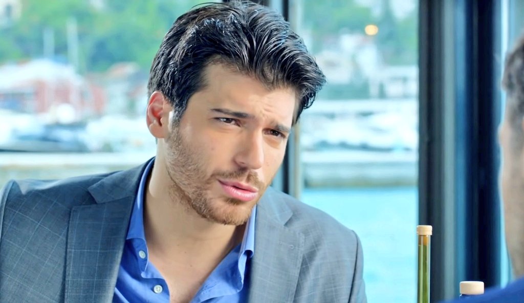 Pensano entrambi che l'altro sia vecchio/a.NO VABBÈ, CINEMA  #BitterSweet •  #Dolunay •  #Nodangerinsoulcomments