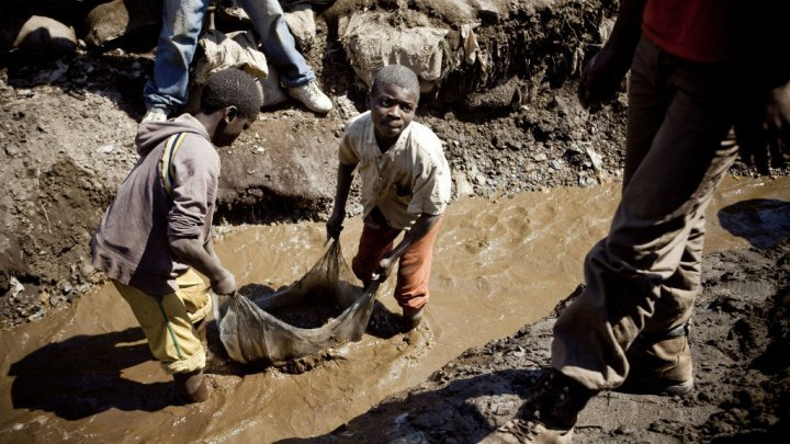 jwalkermedia's tweet photo. New #article up on @GreyDynamics by myself covering the #DRC, #cobalt #mining and child exploitation. Also covered the lawsuit against the big tech companies of #Google  #Apple #Tesla #dell and others.   https://t.co/YDgEJzEFh4 https://t.co/n2zwzZXXbm